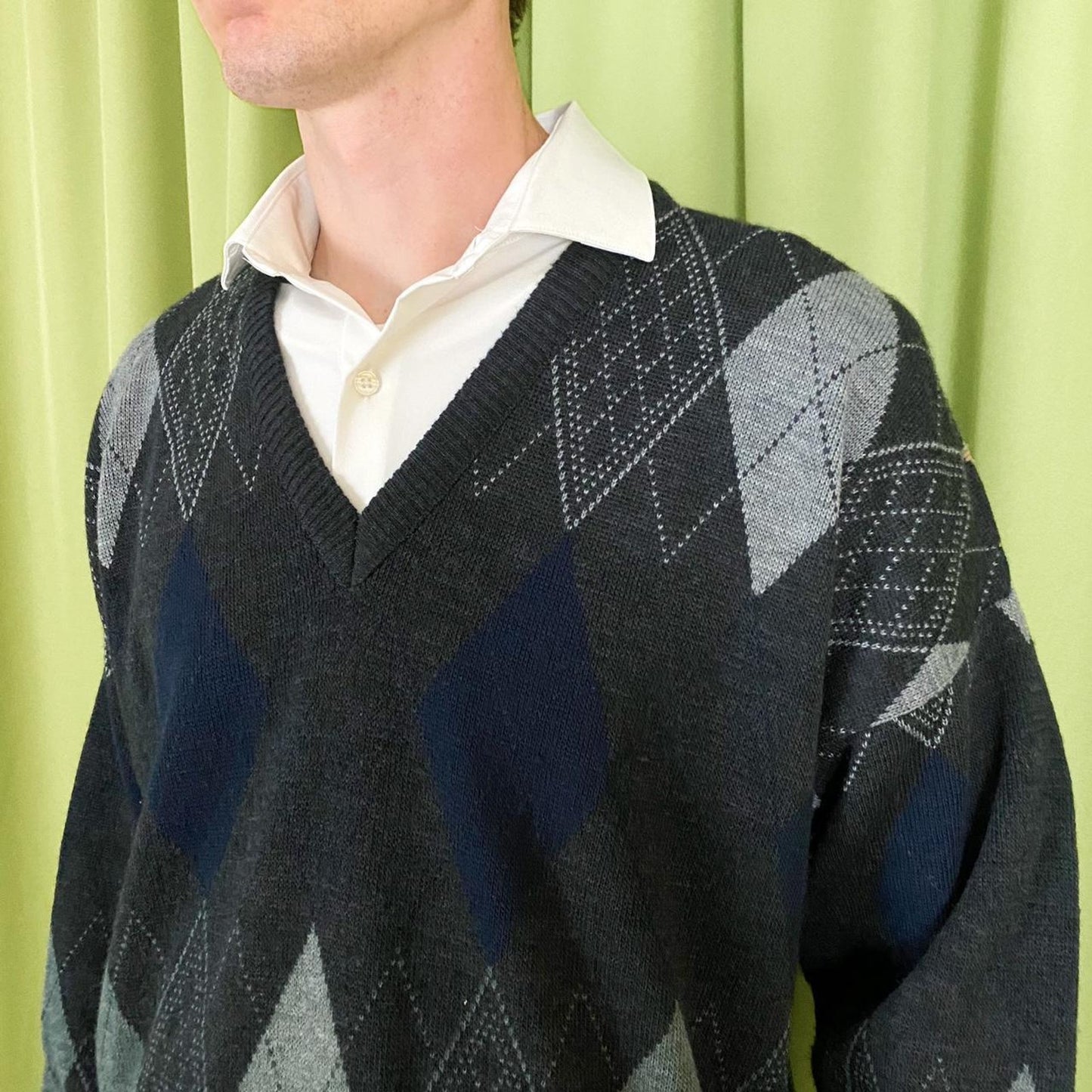80s Vintage Black and Grey Argyle Knit V Neck Sweater