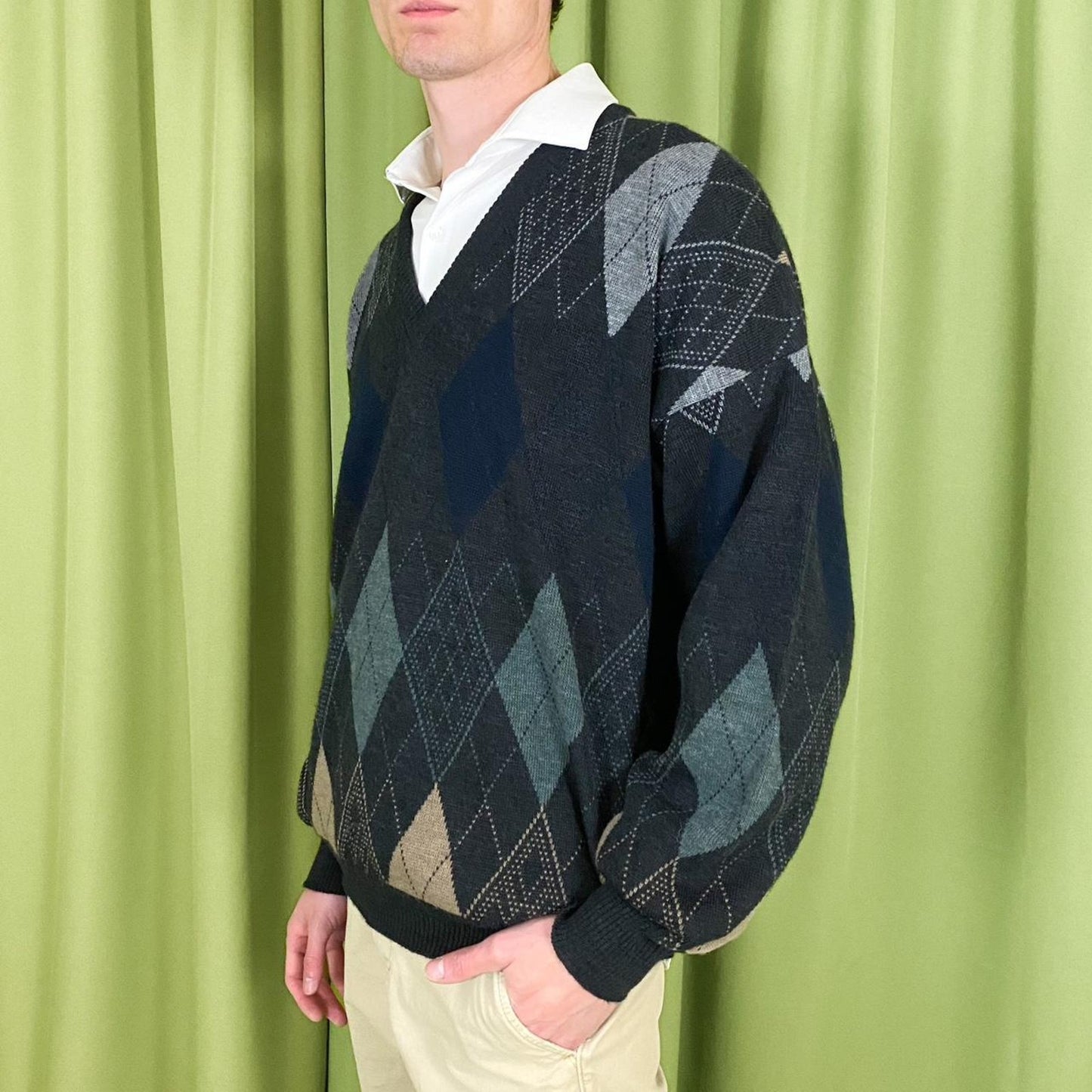 80s Vintage Black and Grey Argyle Knit V Neck Sweater