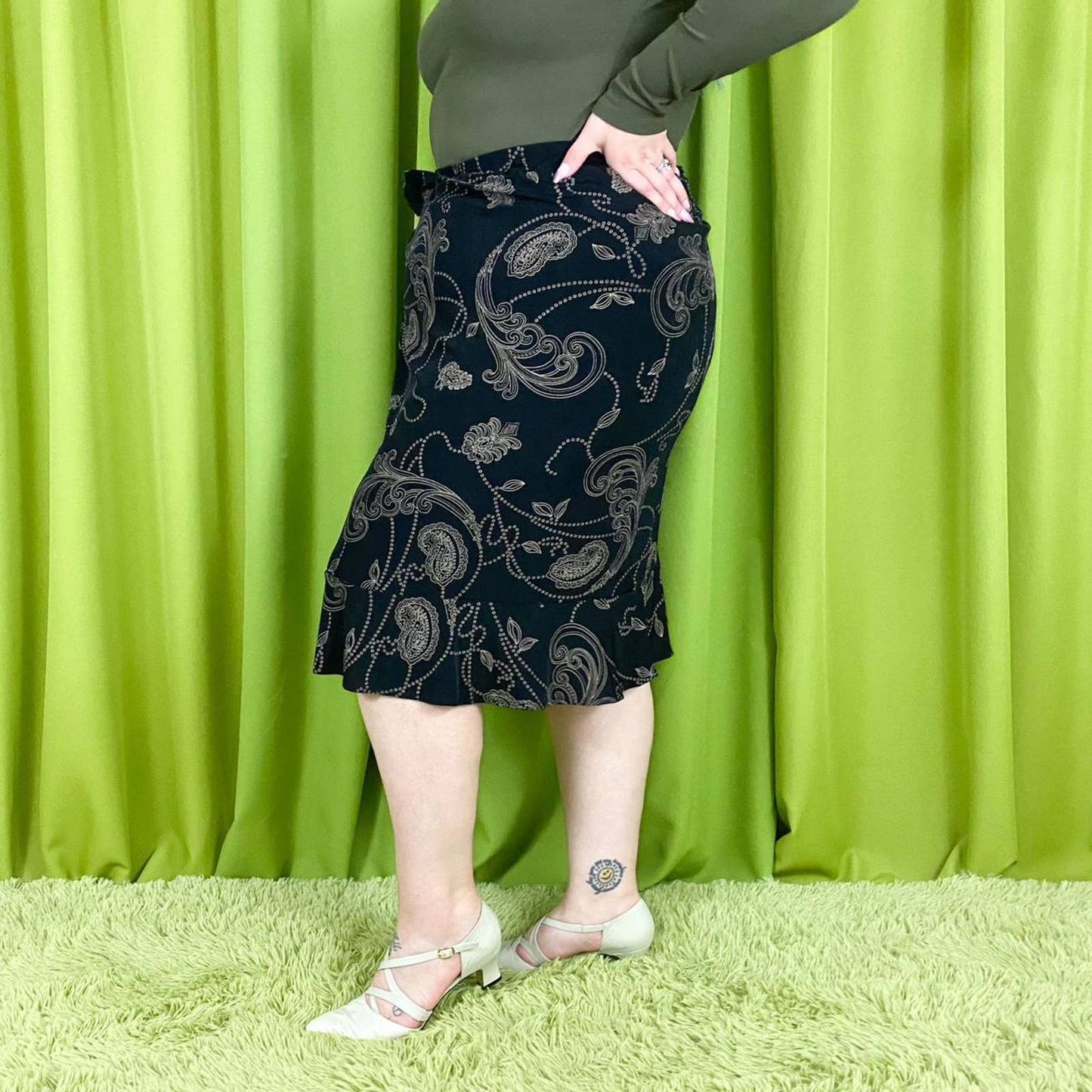 Y2K Vintage Black and Beige Slinky Stretchy Ruffled Paisley Midi Skirt