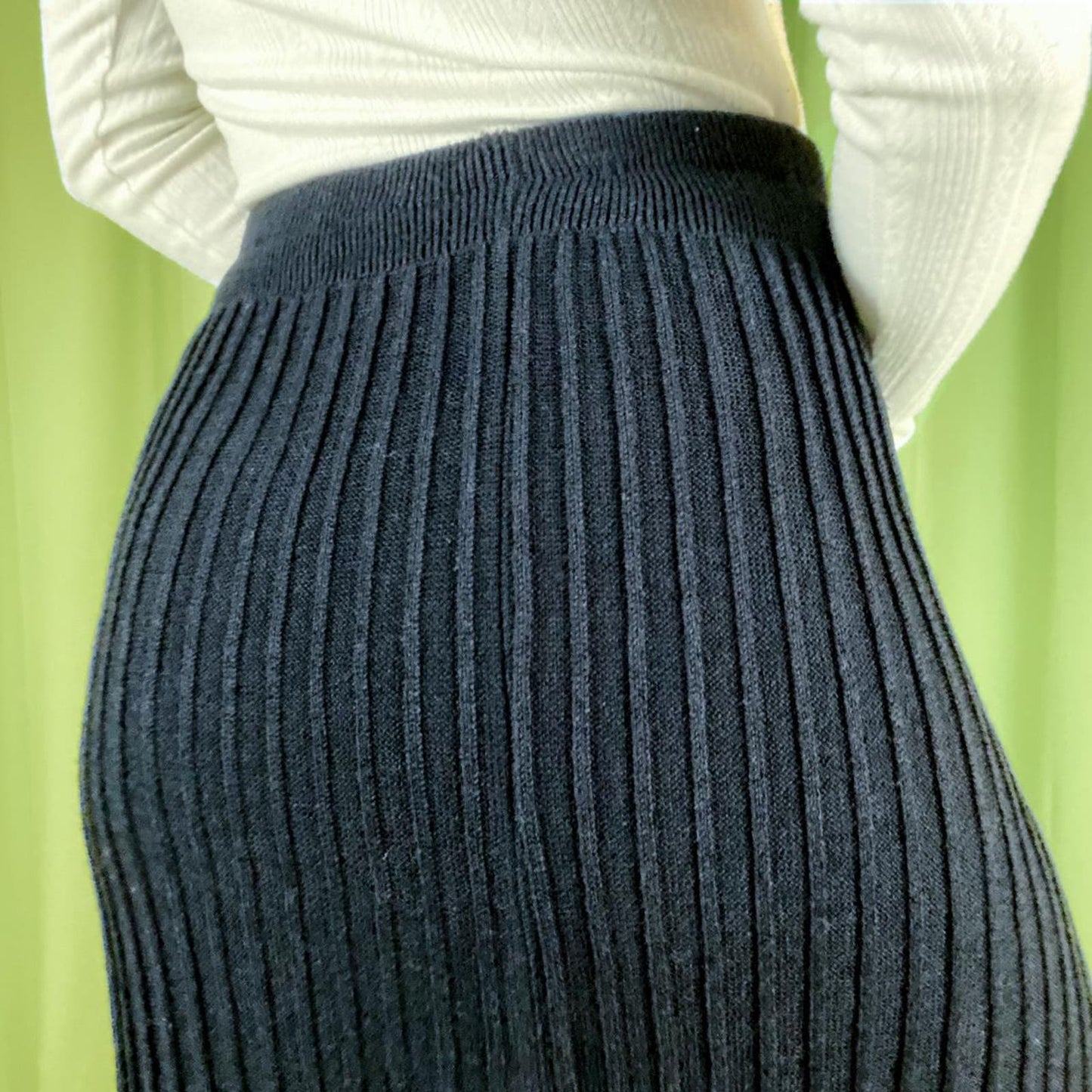 80s Vintage Black Stretchy Rib Knit Midi Skirt