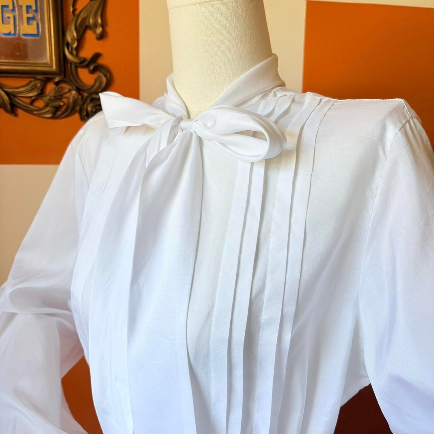 80s Vintage White Pleated Long Sleeve Kitten Bow Collar Blouse