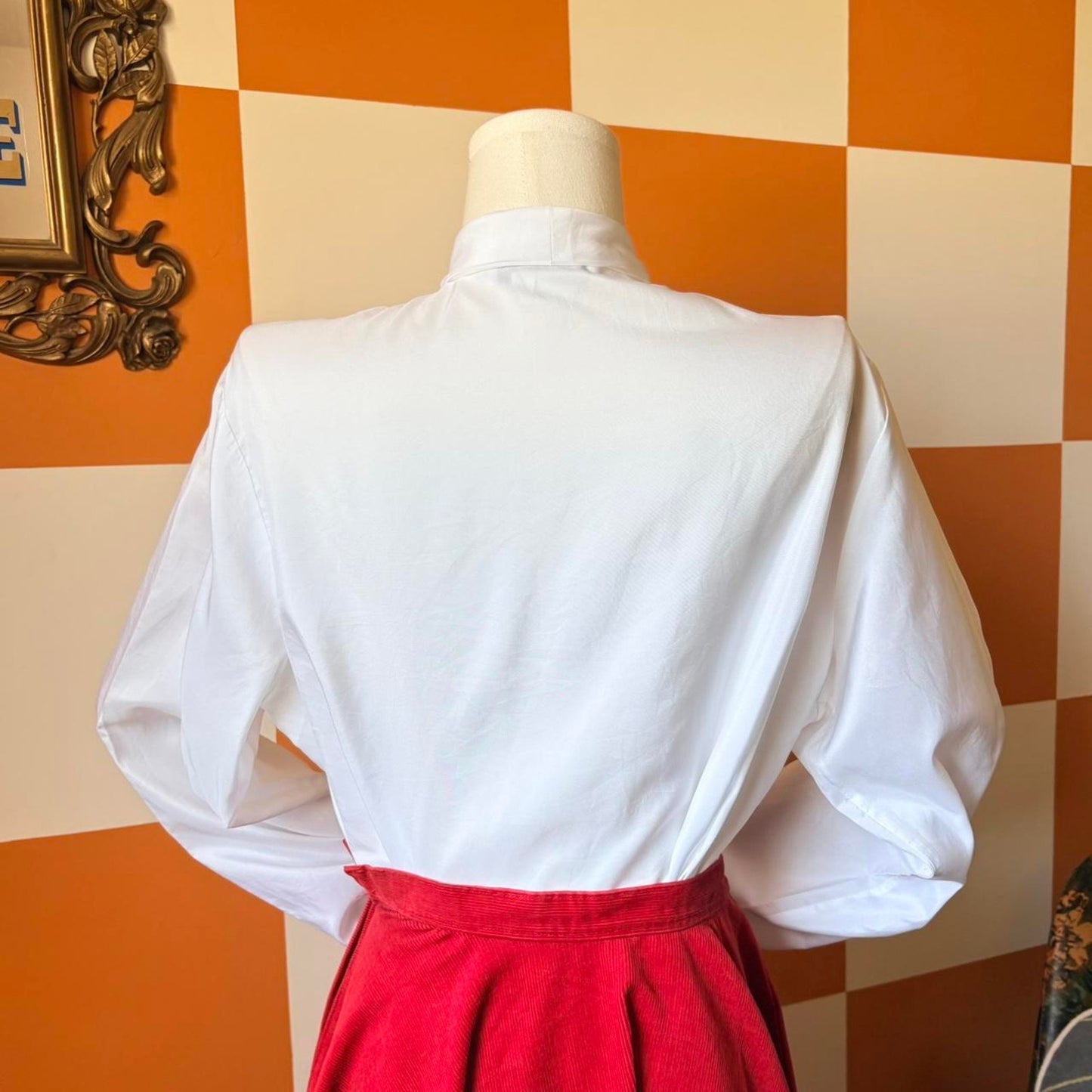 80s Vintage White Pleated Long Sleeve Kitten Bow Collar Blouse