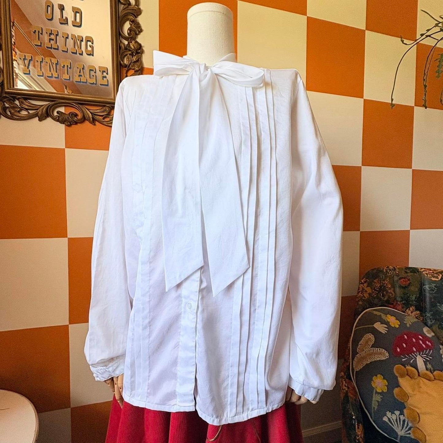 80s Vintage White Pleated Long Sleeve Kitten Bow Collar Blouse